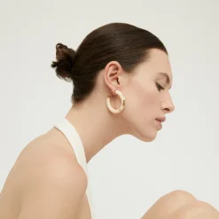 Boucles d'oreilles créoles Cobra petit modèle acétate - Ivoire